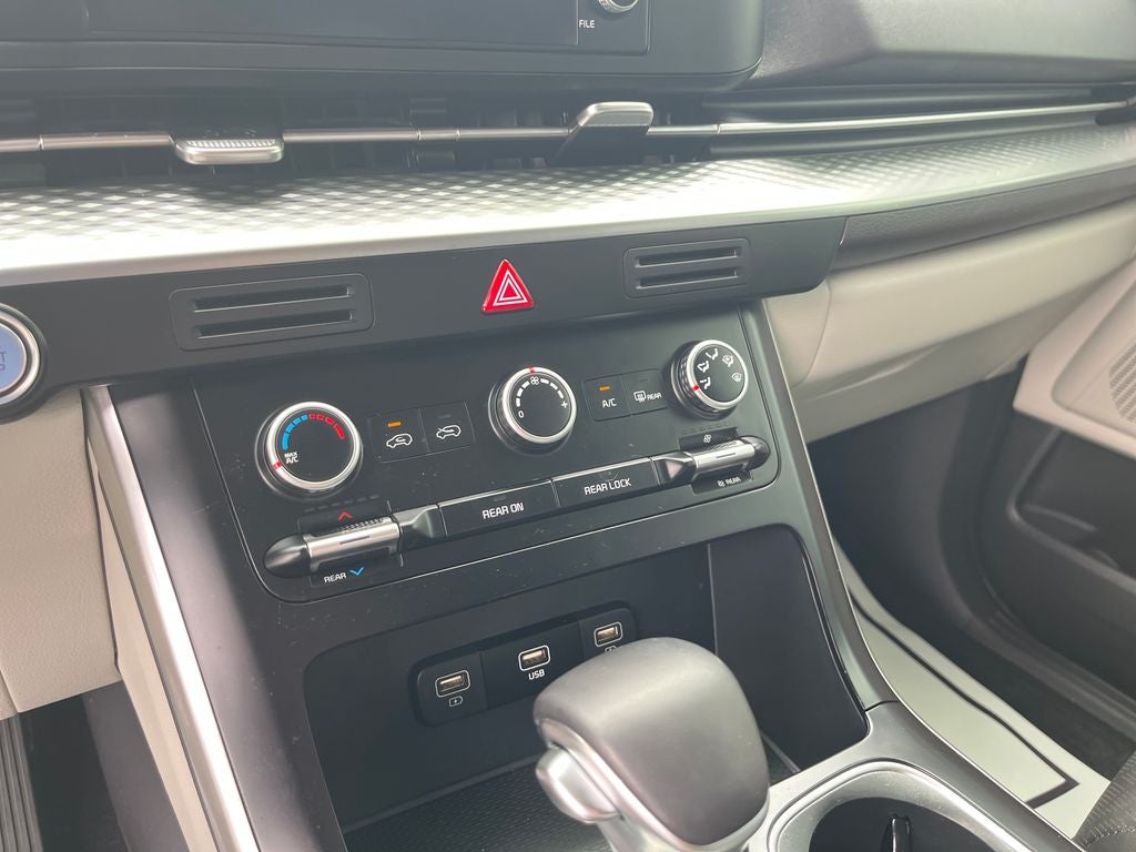 2024 Kia Carnival LX
