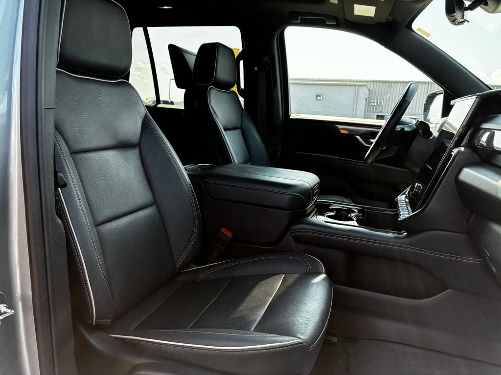 2025 GMC Yukon Elevation