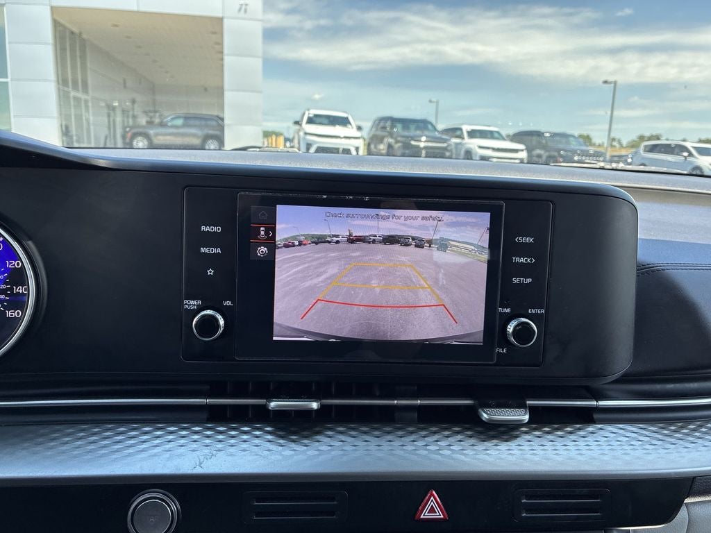 2024 Kia Carnival LX