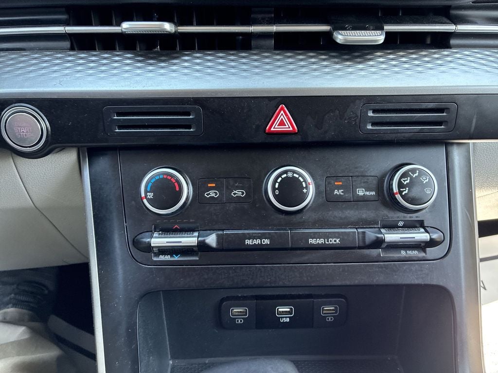 2024 Kia Carnival LX