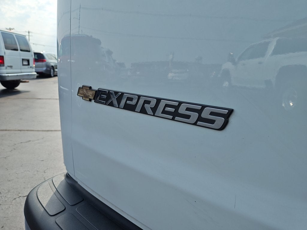 2025 Chevrolet Express 3500 LT Passenger