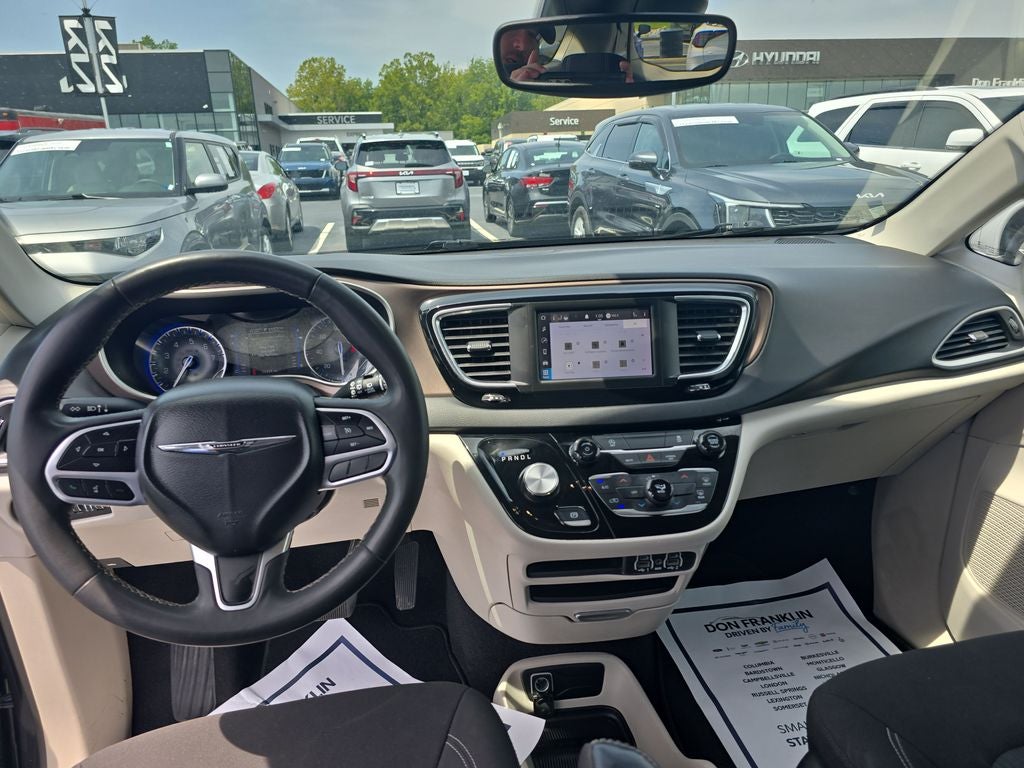 2023 Chrysler Voyager LX