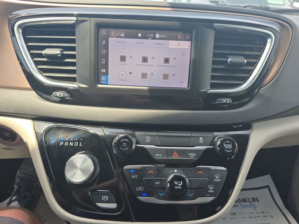 2023 Chrysler Voyager LX