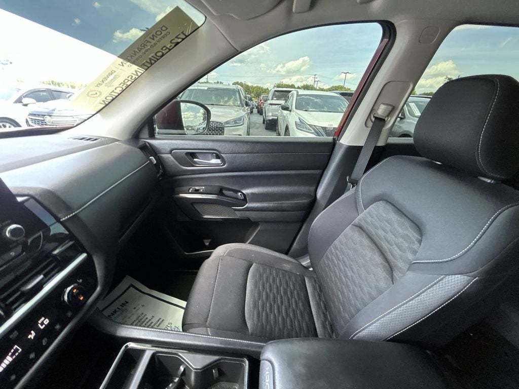 2022 Nissan Pathfinder SV