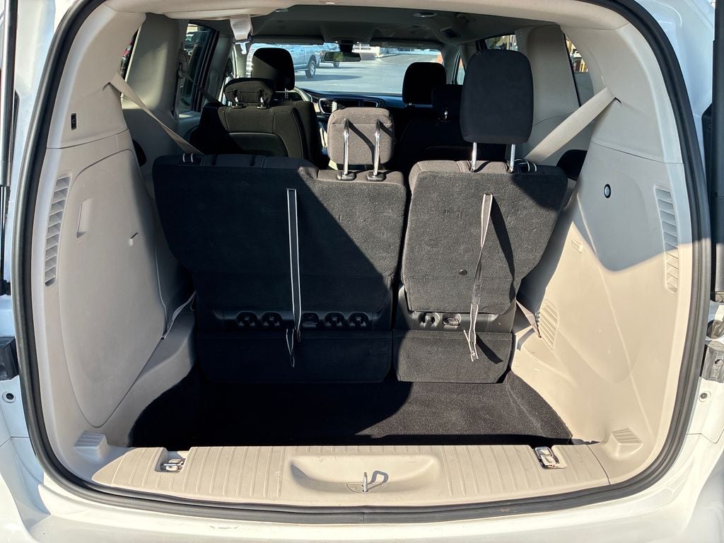 2022 Chrysler Voyager LX