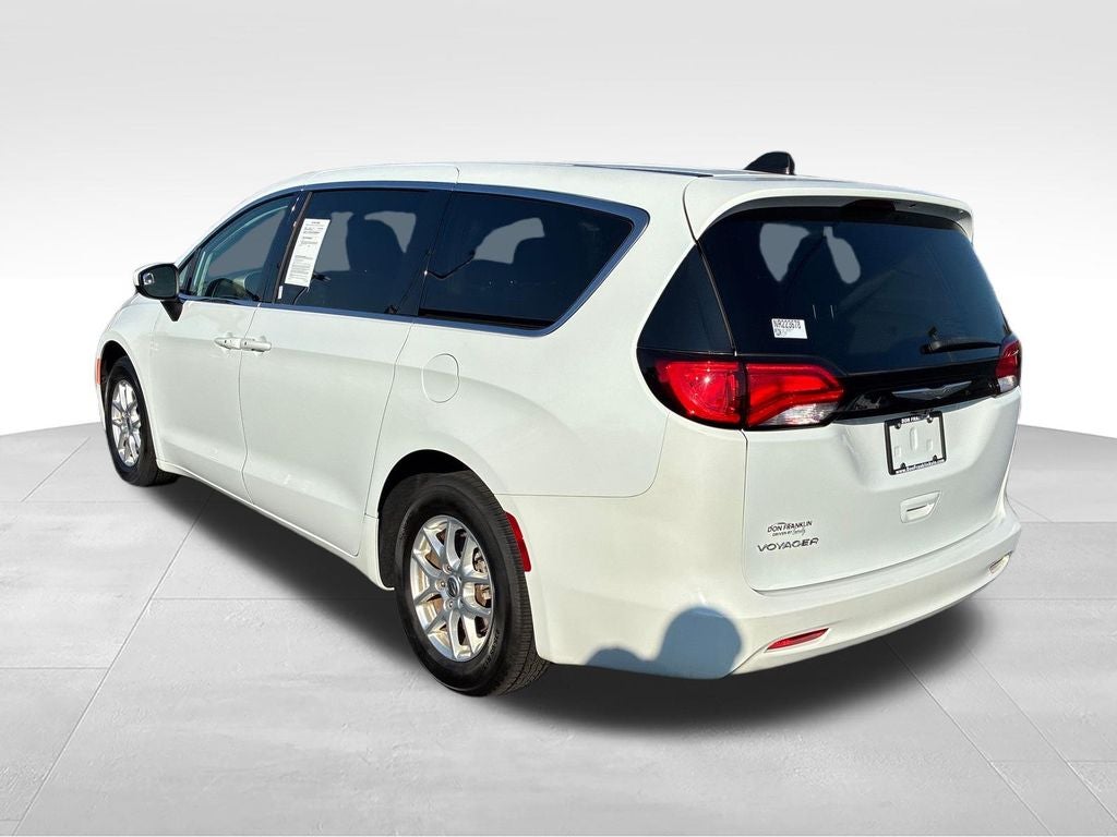 2022 Chrysler Voyager LX