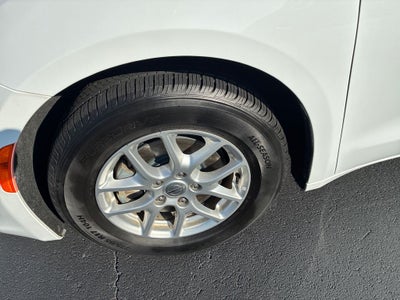 2022 Chrysler Voyager LX