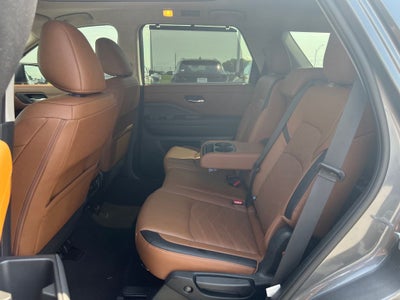 2025 Nissan Pathfinder Platinum