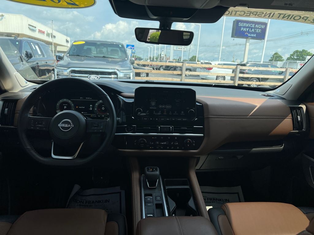 2025 Nissan Pathfinder Platinum