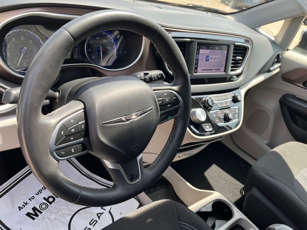 2022 Chrysler Voyager LX