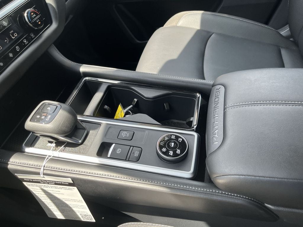 2025 Nissan Pathfinder SL