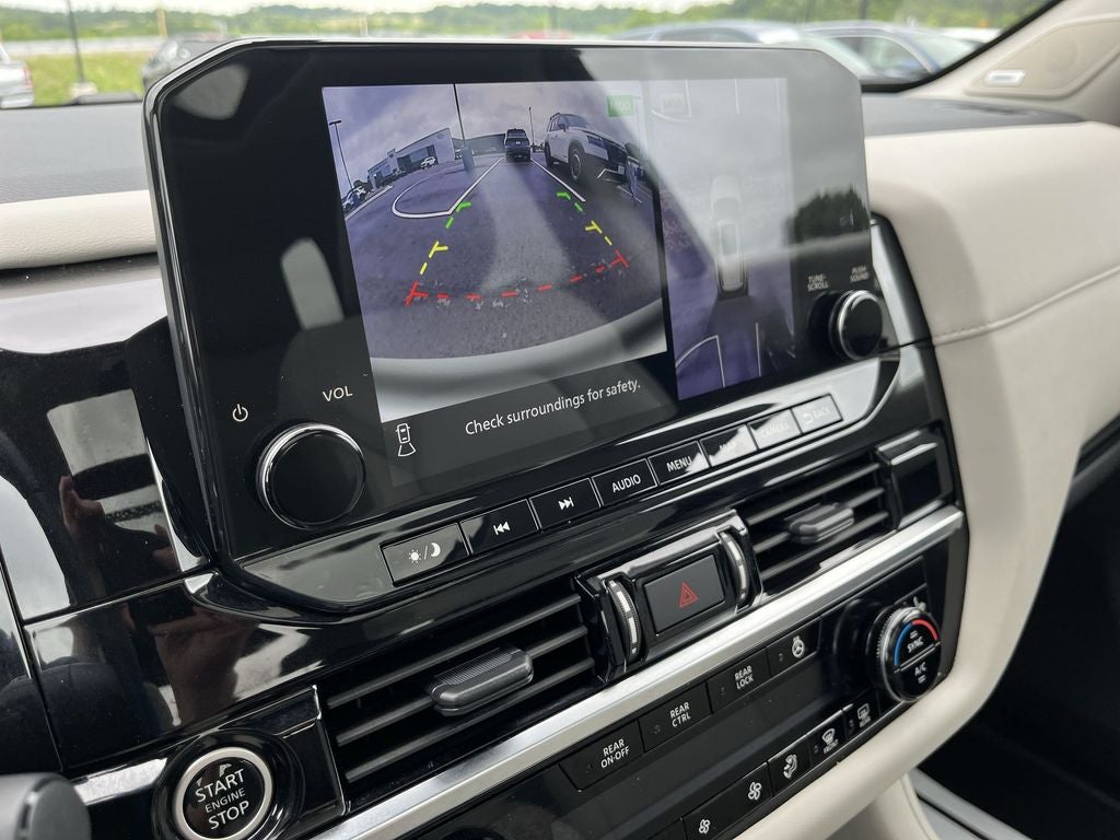 2023 Nissan Pathfinder SL