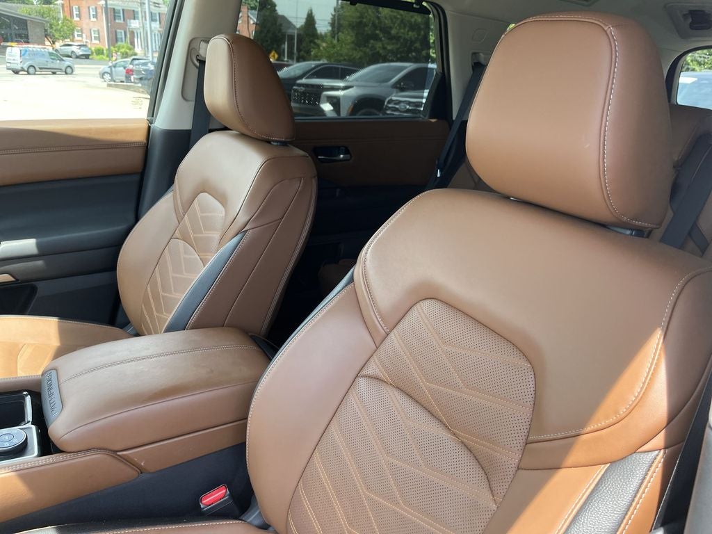 2025 Nissan Pathfinder Platinum