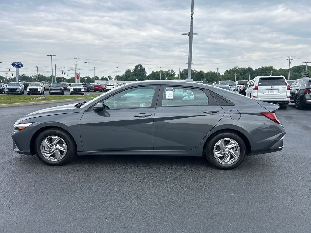 2024 Hyundai Elantra SE
