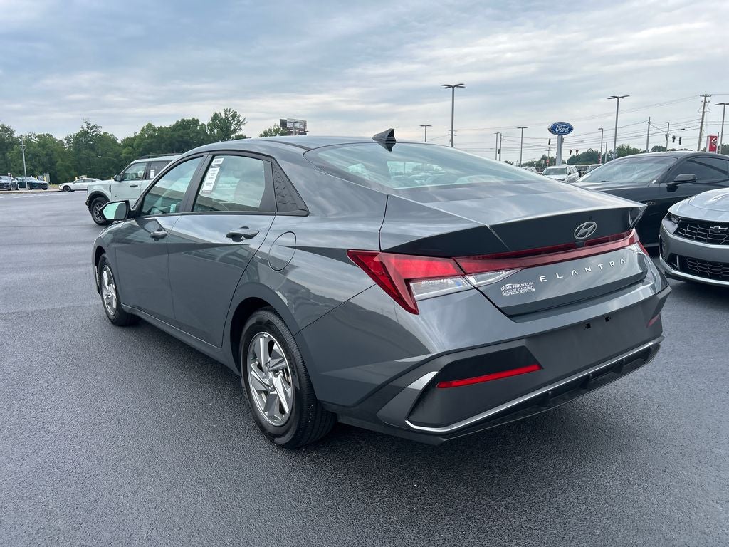 2024 Hyundai Elantra SE