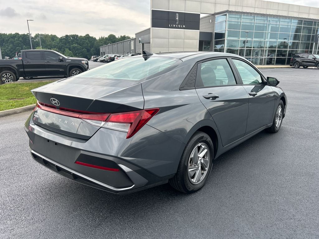 2024 Hyundai Elantra SE