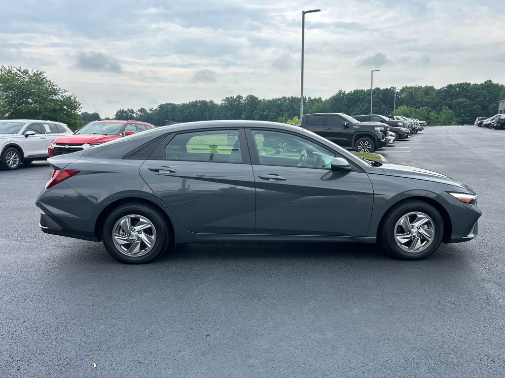 2024 Hyundai Elantra SE