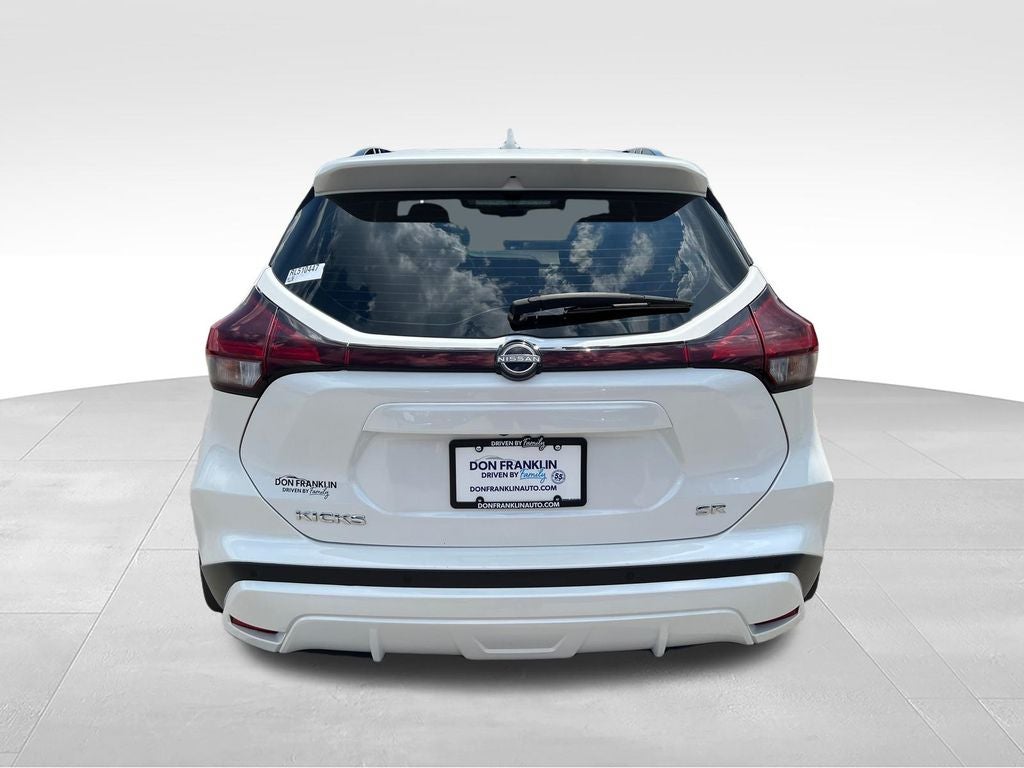 2024 Nissan Kicks SR