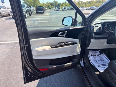 2023 Kia Carnival EX