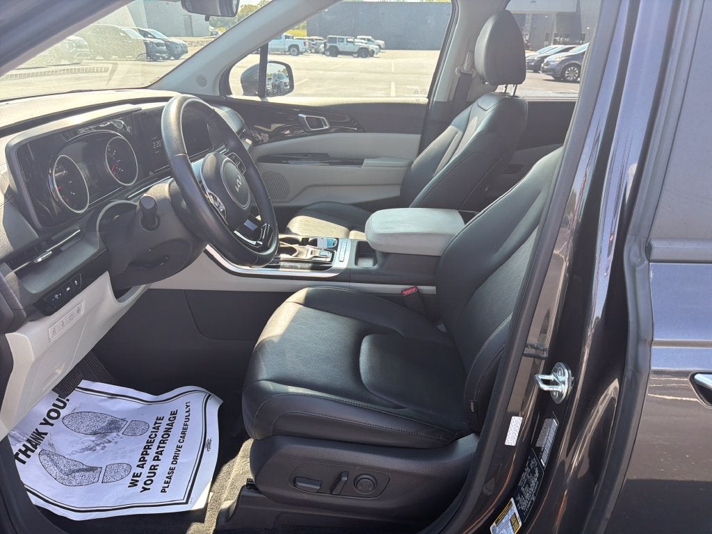 2023 Kia Carnival EX