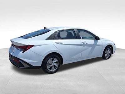 2025 Hyundai Elantra SE