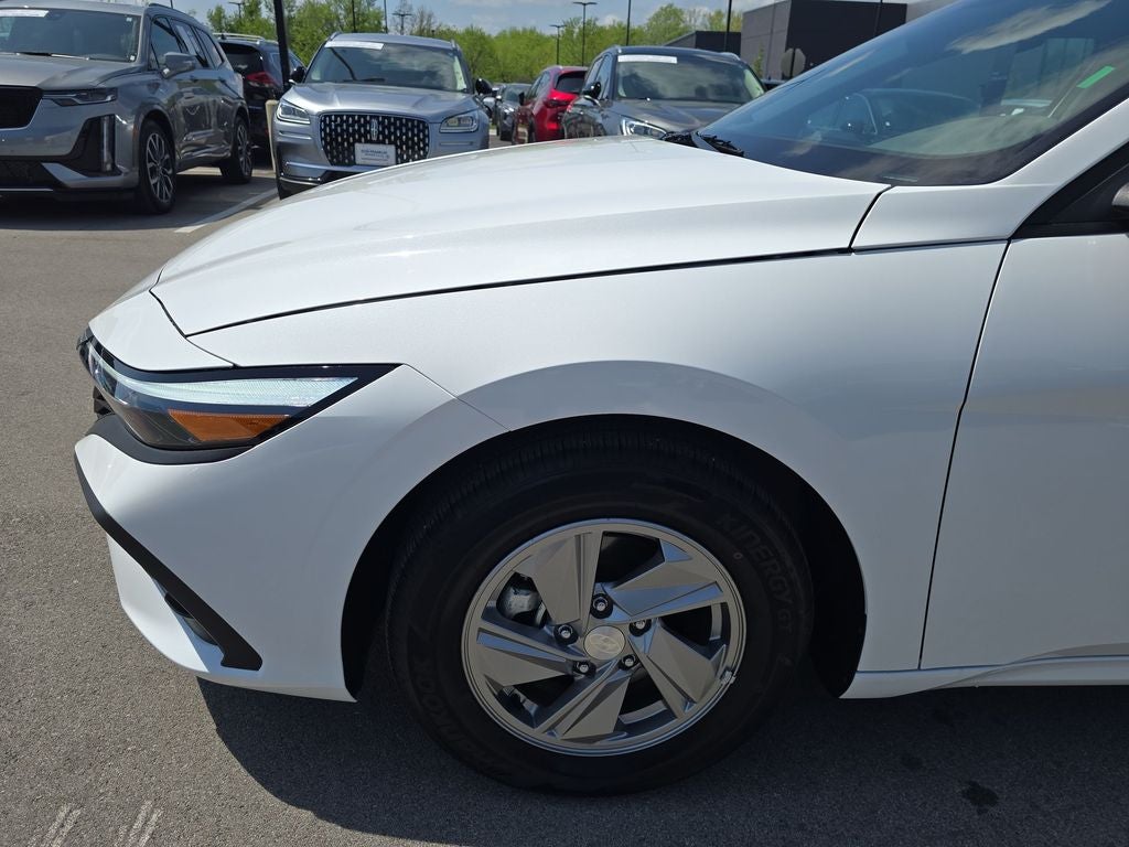 2025 Hyundai Elantra SE
