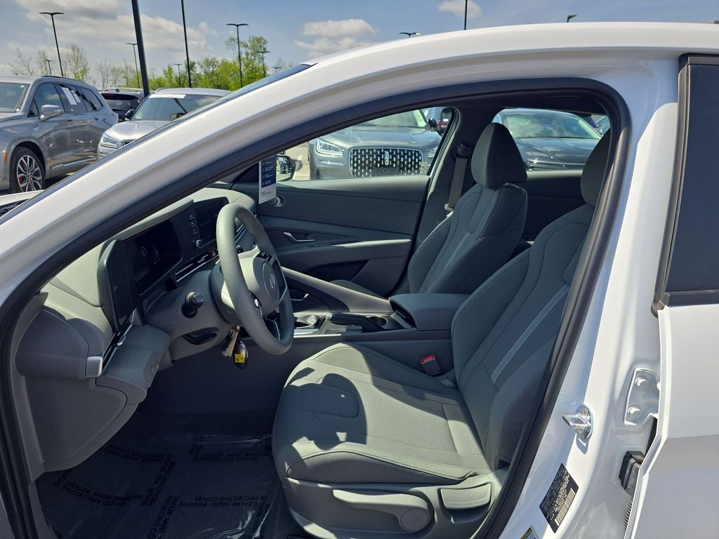 2025 Hyundai Elantra SE