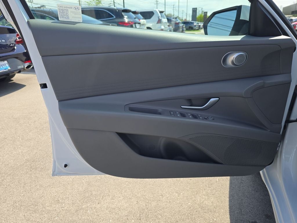 2025 Hyundai Elantra SE