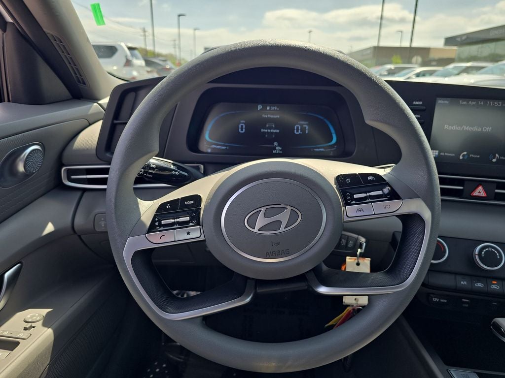2025 Hyundai Elantra SE
