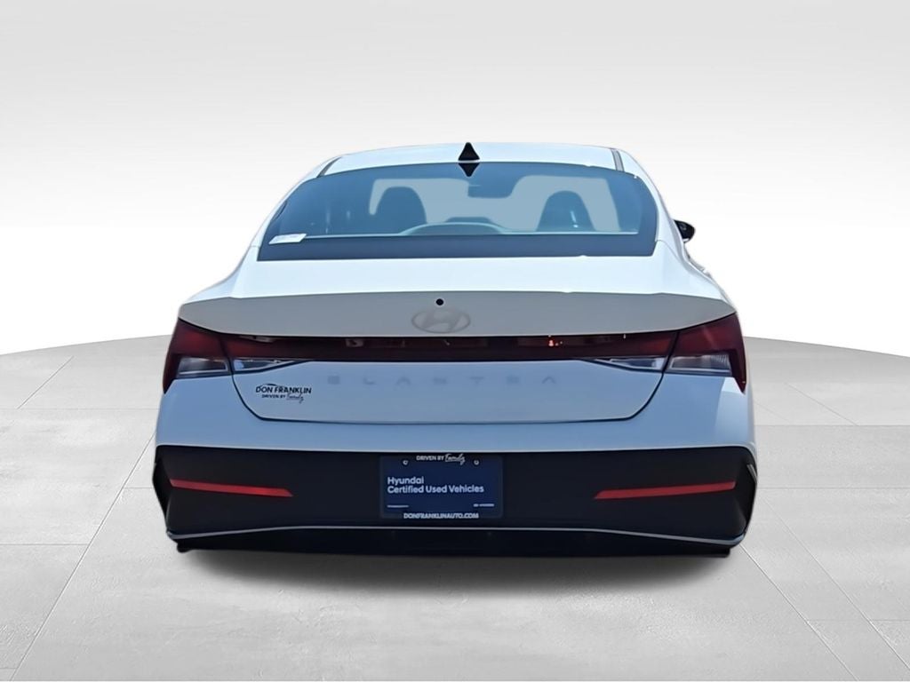 2025 Hyundai Elantra SE