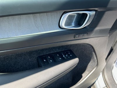 2025 Volvo XC40 B5 Plus Bright Theme