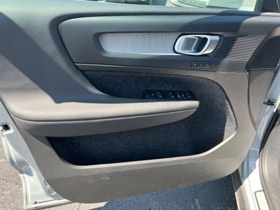 2025 Volvo XC40 B5 Plus Bright Theme