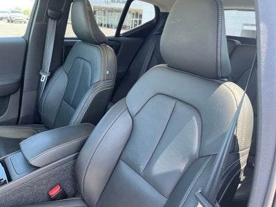 2025 Volvo XC40 B5 Plus Bright Theme