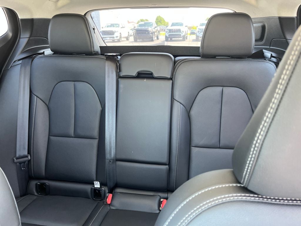 2025 Volvo XC40 B5 Plus Bright Theme