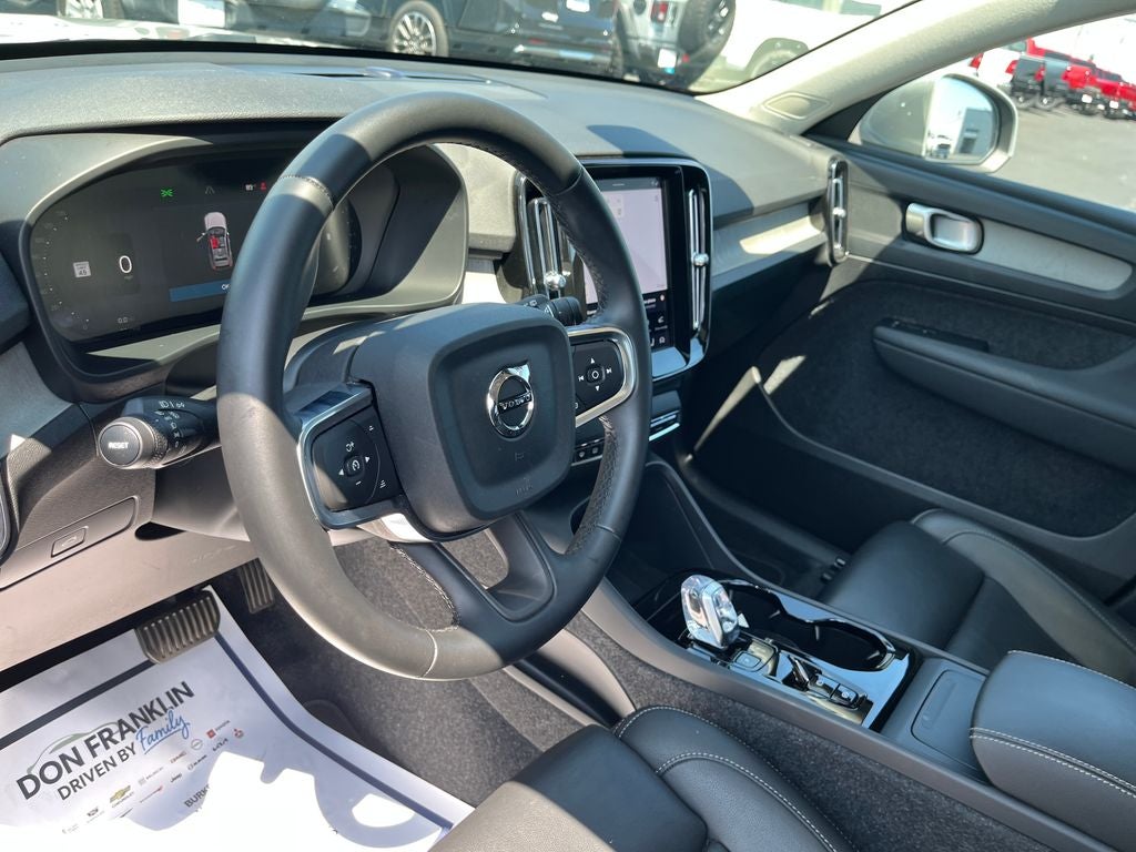 2025 Volvo XC40 B5 Plus Bright Theme