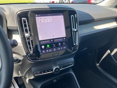 2025 Volvo XC40 B5 Plus Bright Theme
