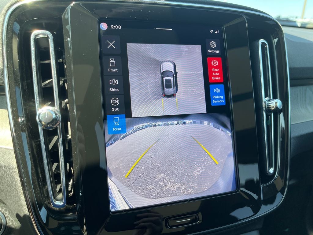2025 Volvo XC40 B5 Plus Bright Theme