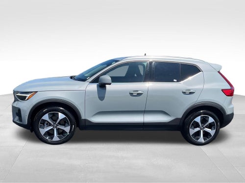 2025 Volvo XC40 B5 Plus Bright Theme