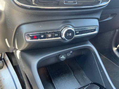 2025 Volvo XC40 B5 Plus Bright Theme