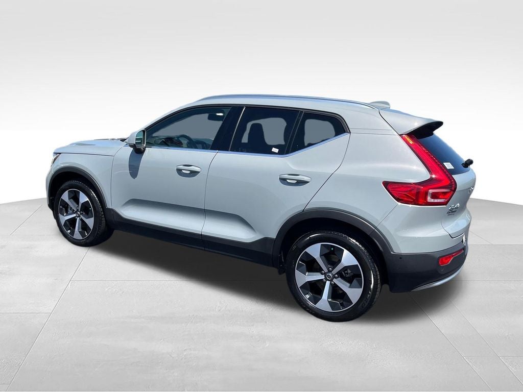 2025 Volvo XC40 B5 Plus Bright Theme