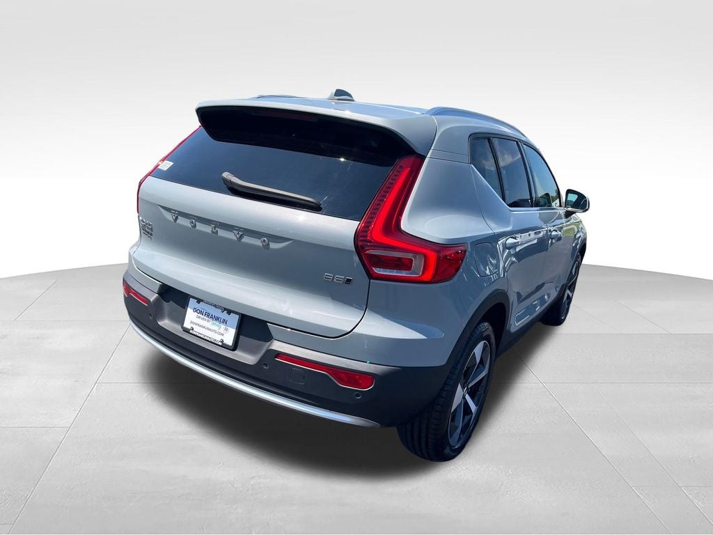 2025 Volvo XC40 B5 Plus Bright Theme