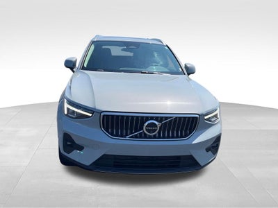 2025 Volvo XC40 B5 Plus Bright Theme