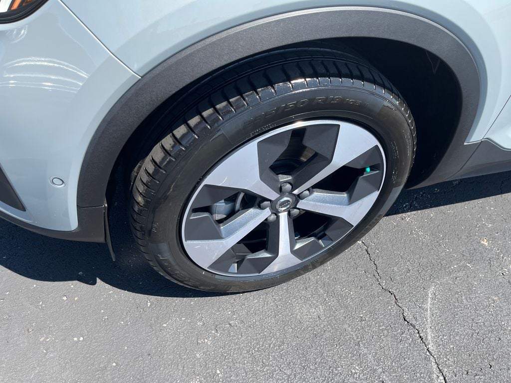2025 Volvo XC40 B5 Plus Bright Theme