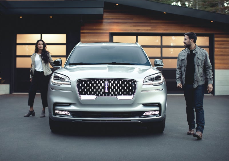 The sparkling grille of the 2023 Lincoln Aviator® Grand Touring model | Don Franklin Lincoln Elizabethtown in Elizabethtown KY