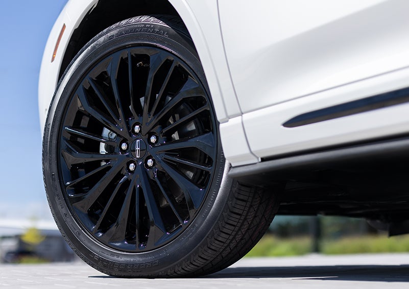 The stylish blacked-out 20-inch wheels from the available Jet Appearance Package are shown. | Don Franklin Lincoln Elizabethtown in Elizabethtown KY