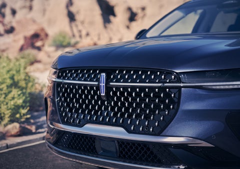 The stylish grille of a 2024 Lincoln Nautilus® SUV sparkles in the sunlight. | Don Franklin Lincoln Elizabethtown in Elizabethtown KY