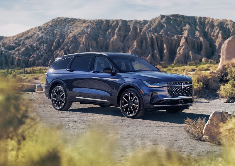 A 2024 Lincoln Nautilus® SUV is parked in a desert national park. | Don Franklin Lincoln Elizabethtown in Elizabethtown KY