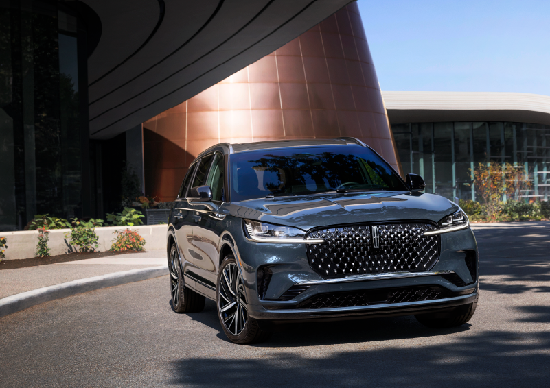 A gray 2025 Lincoln Aviator® SUV is parked outside a modern building with the sun shining. | Don Franklin Lincoln Elizabethtown in Elizabethtown KY