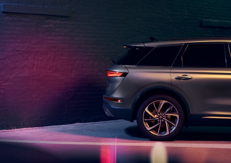 A dramatization of a 2025 Lincoln Corsair® SUV is shown backing up toward a wall. | Don Franklin Lincoln Elizabethtown in Elizabethtown KY