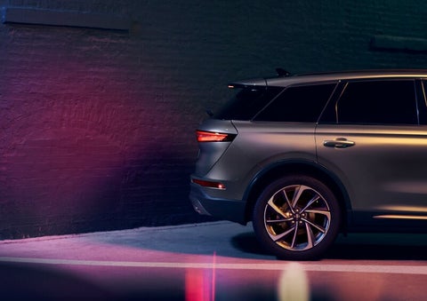A dramatization of a 2025 Lincoln Corsair® SUV is shown backing up toward a wall. | Don Franklin Lincoln Elizabethtown in Elizabethtown KY